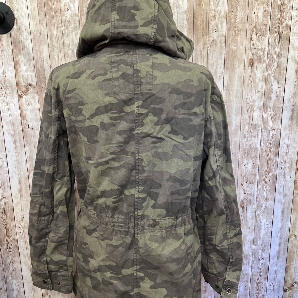 Universal Thread Green Utility Jacket with Camouflage Pattern - Picture 8 of 9